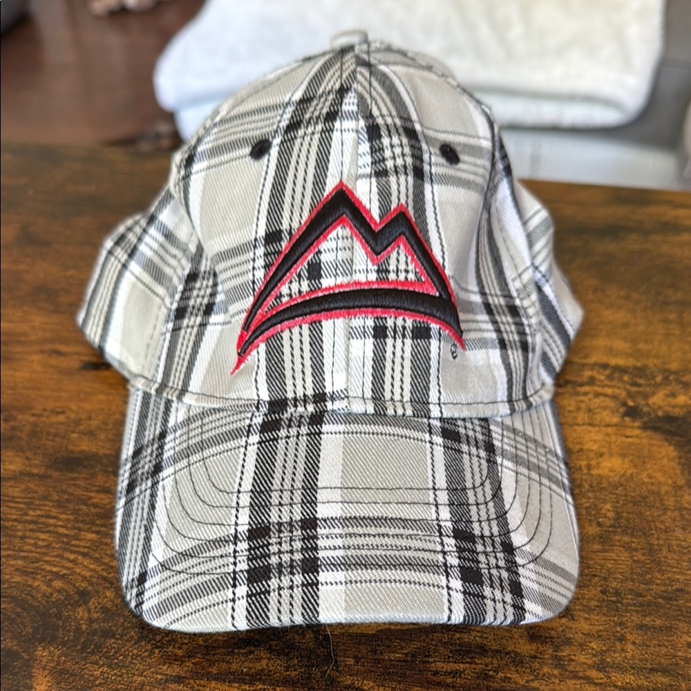 QUAGMIRE GOLF plaid hat with Red Accent